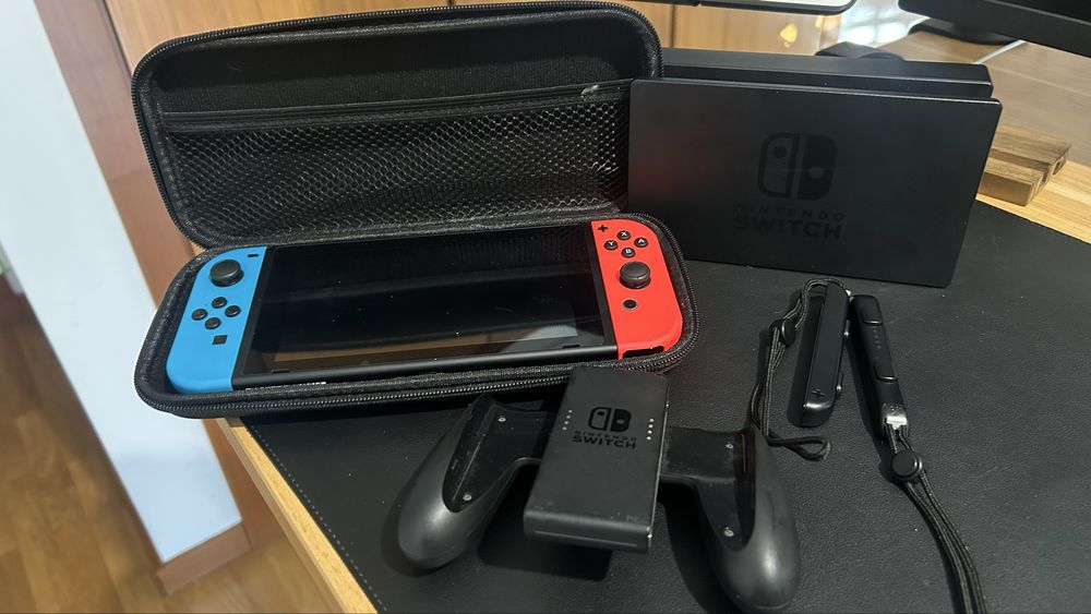Nintendo Switch V2 32GB – Praticamente Nova