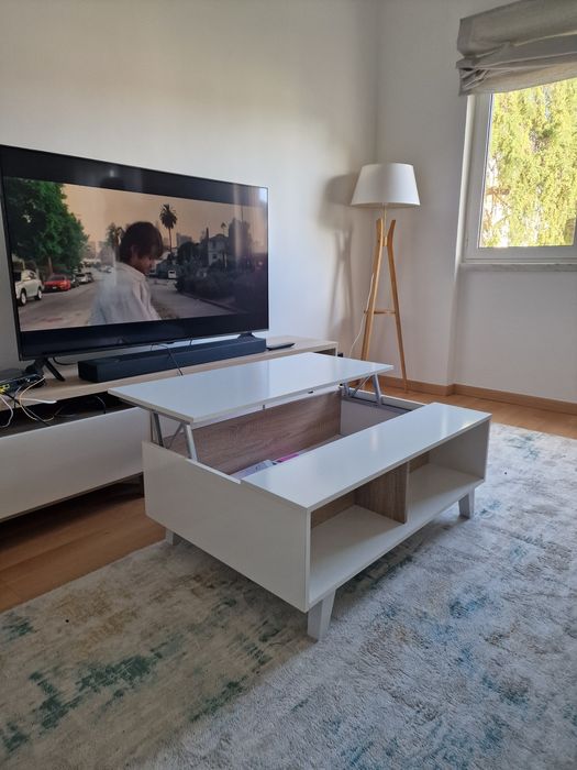 Mesa de centro elevável de madeira lacada em branco