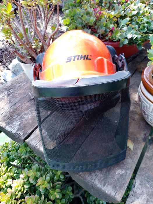Capacete da STIHL.