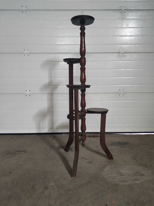 Suporte para plantas em madeira