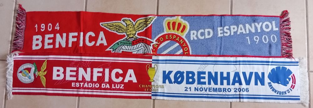 Conjunto de cachecóis do Benfica