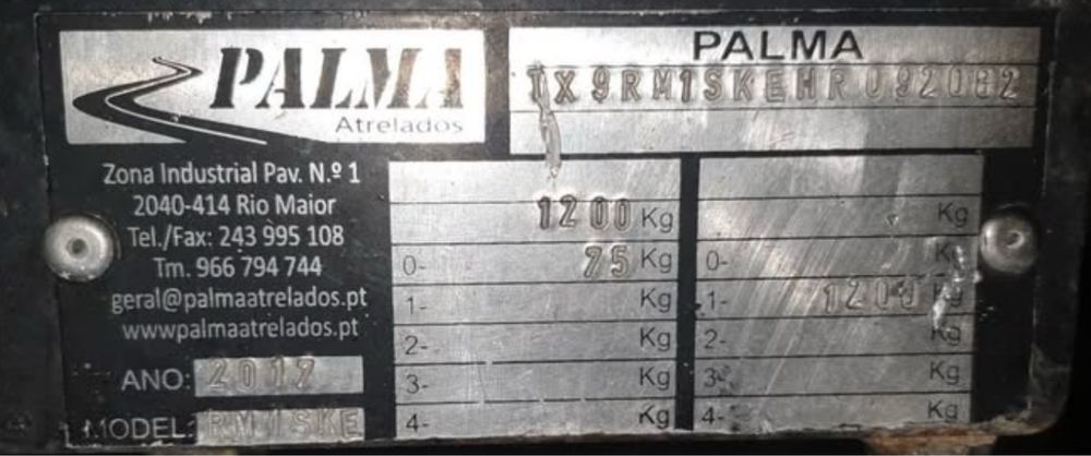 Reboque com documentos