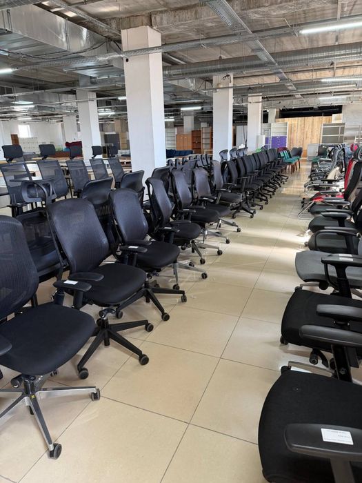 РОЗПРОДАЖ офісних крісел директорські комп’ютерні сітка шкіра исо 245 шт