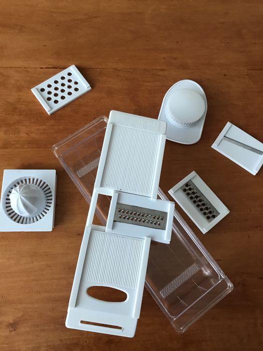 Тертка з контейнером