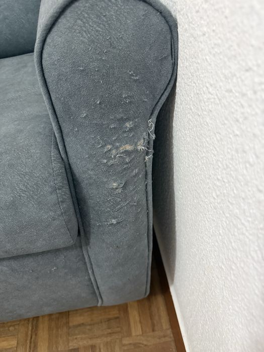 Poltrona Azul, com marcas de uso