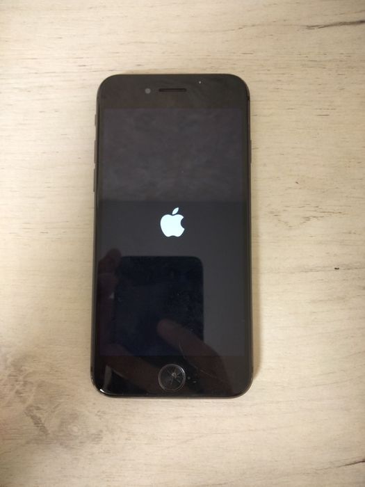 Продам iPhone 8 64 gb