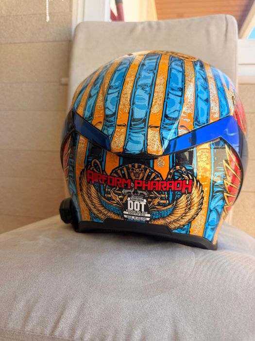 Capacete Icon Airform Pharaoh M + intercomunicador Sena