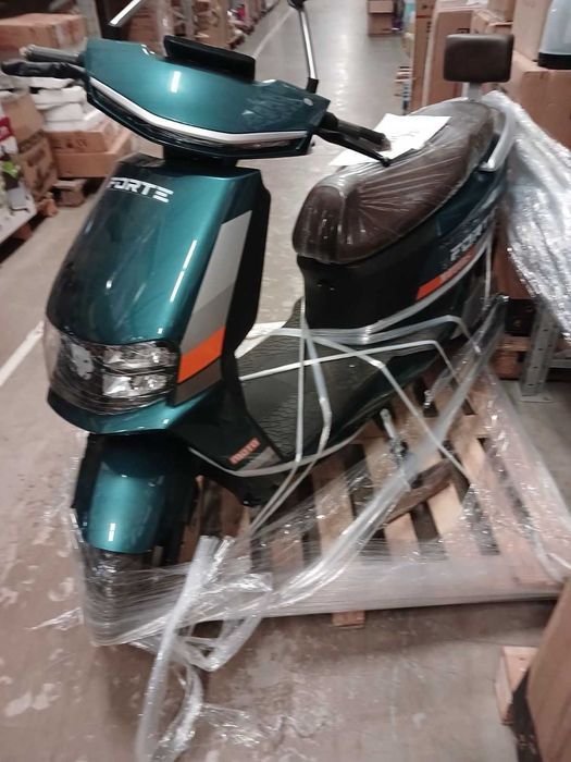 Скутер акумуляторний FORTE STRIKER зелений