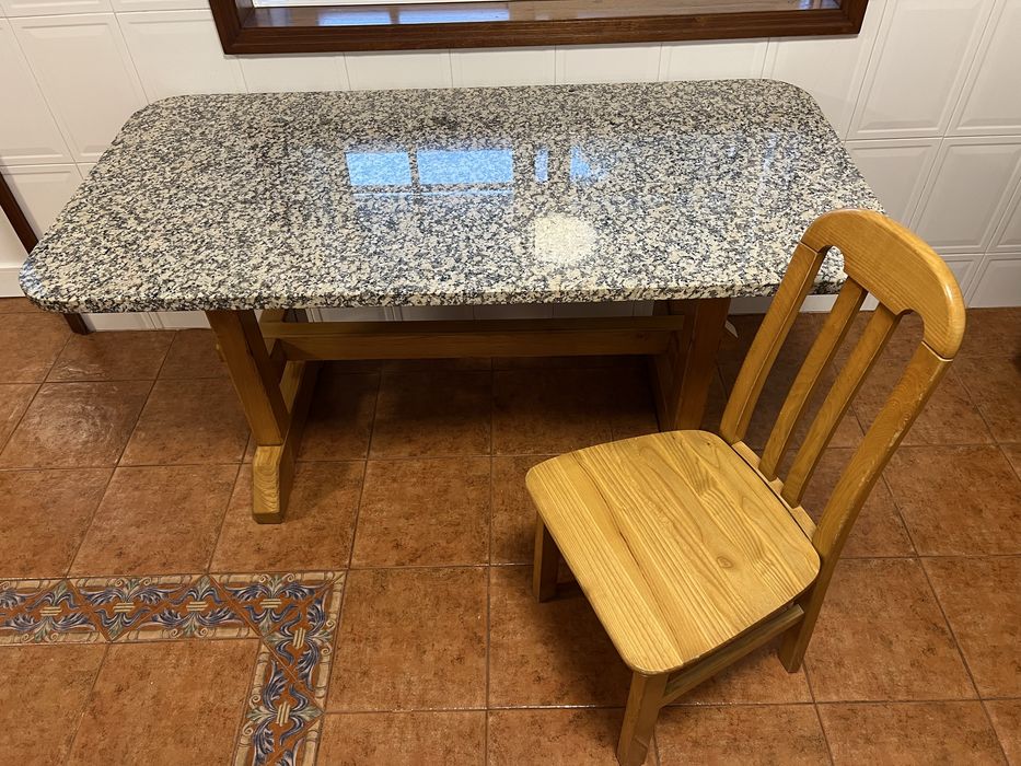 Mesa de cozinha em Pedra Granito com 6 cadeiras