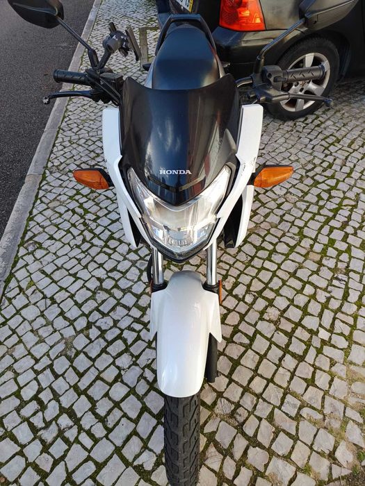 Linda  moto como nova