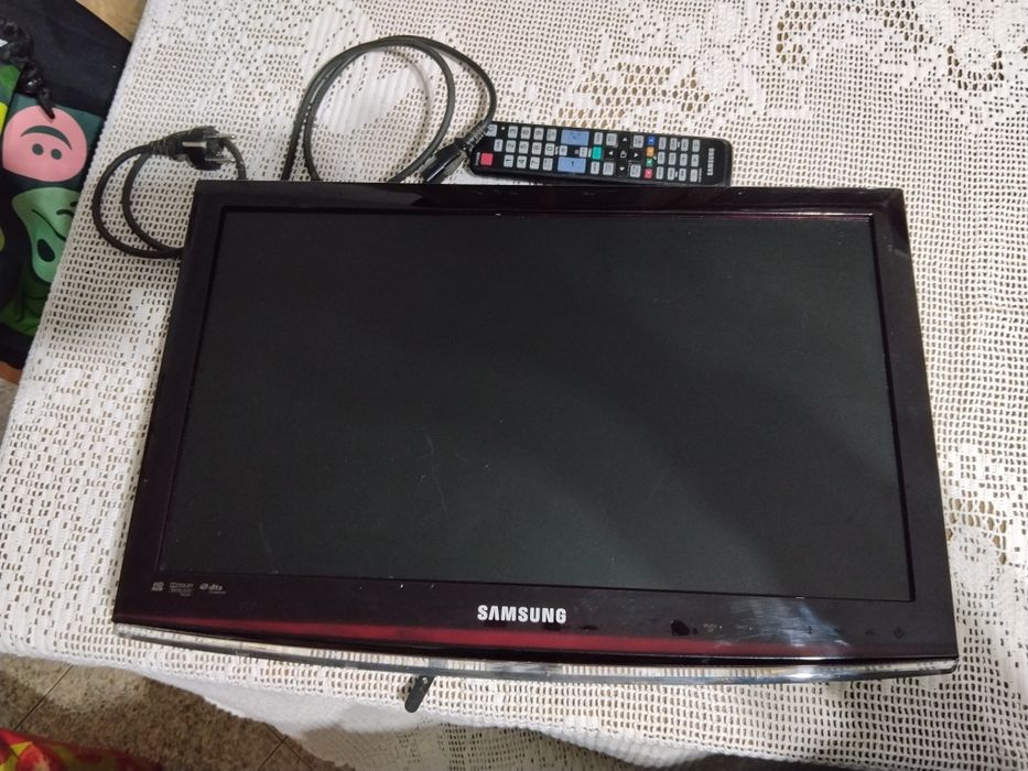TV Samsung 22" com comando