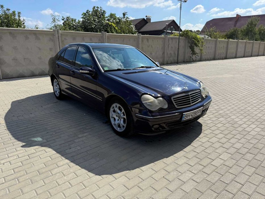 Mercedes C-Class 2.2 дизель АВТОМАТ 2000 год