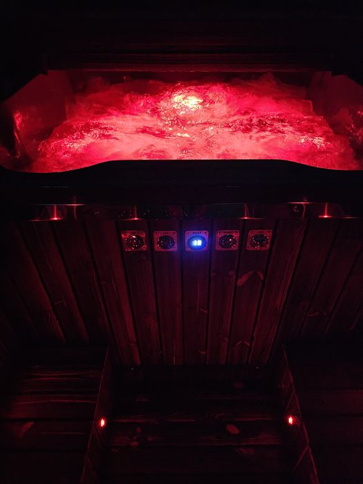 Gorąca balia jacuzzi wynajem