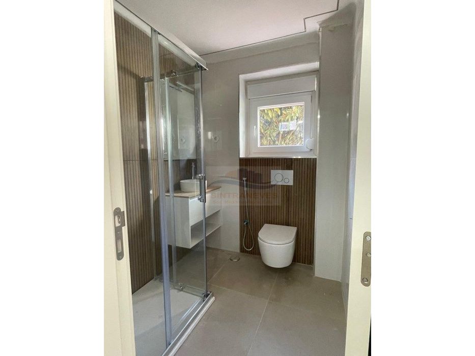 Fantástico T2 com varanda e Sala dupla totalmente remodelado 1. and...