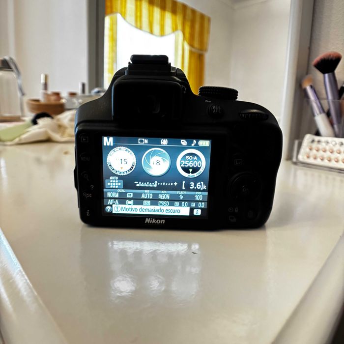 Máquina Fotográfica Reflex NIKON D3400 (Lente 18-105mm)