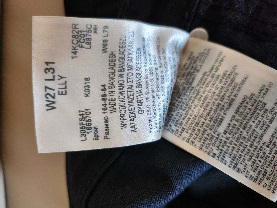 Czarne spodnie jeansowe Lee.