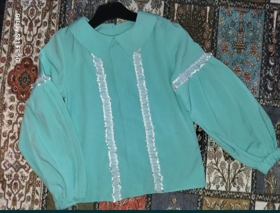 Блуза с пышным рукавом и воротником.128р мята