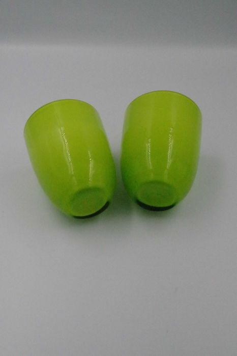 Kubki szklane vintage MCM limonkowe szkło warstwowe cased glass