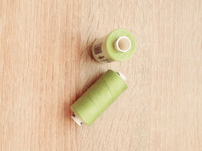 Zielony jasny nić 100% poliester Unipoly kolor 630