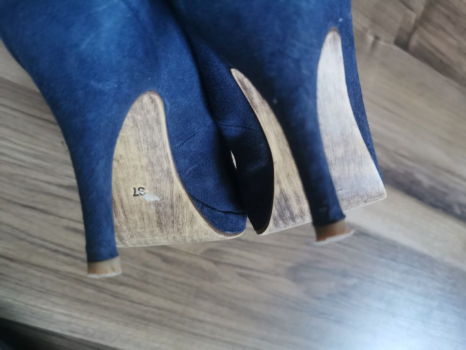 Szpilki zamszowe Tamaris 37