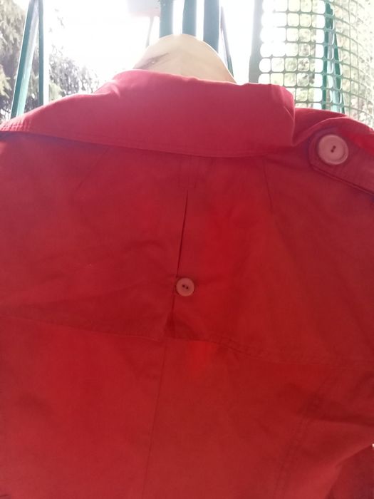 Piękny płaszczyk prochowiec krótki