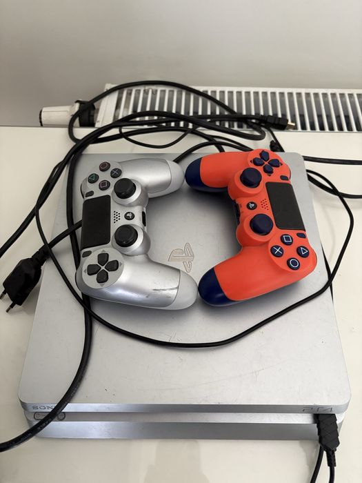 PlayStation 4 Slim 500GB Silver + 2 pad DualShock 4 + 2 gry