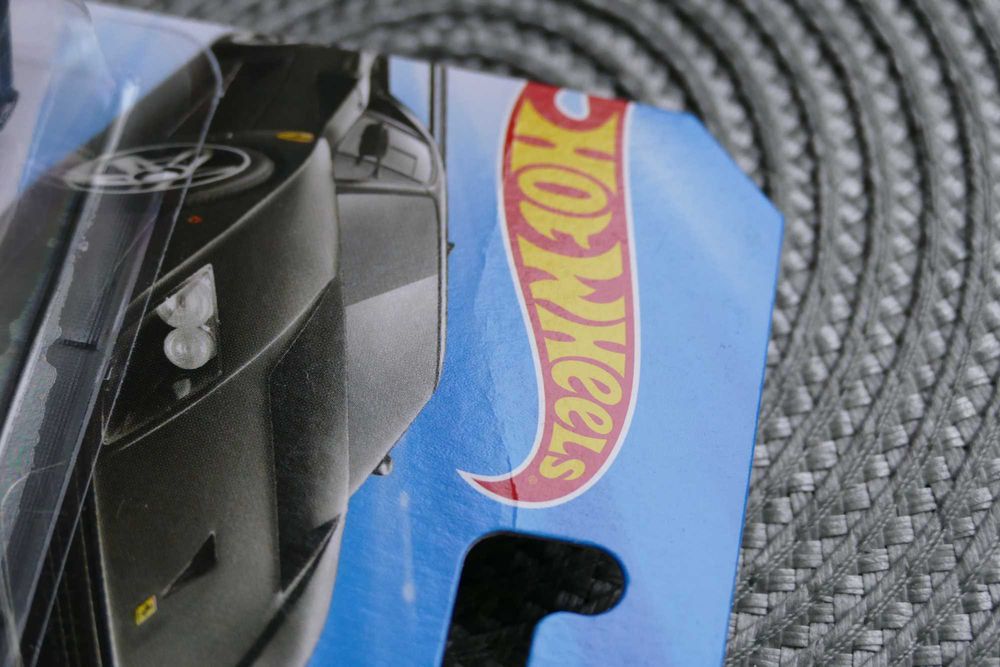 Hot Wheels autko "Resorak" FERRARI F40 COMPETIZIONE* edycja 2026r.