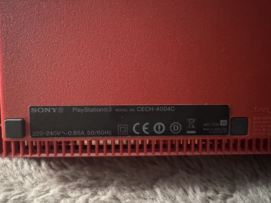 PlayStation 3 Super Slim Vermelha (Garnet Red) 500GB + 2 Comandos Originais | Desbloqueada (HEN)