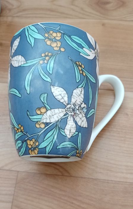 Чашка з квітковим орнаментом