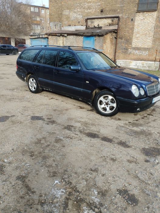 Продам Мерс 210.универсал