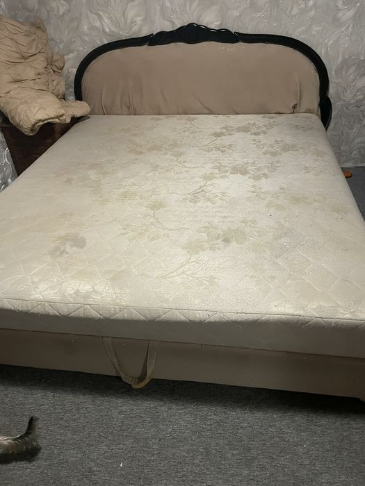 Продам двухспальну кровать.