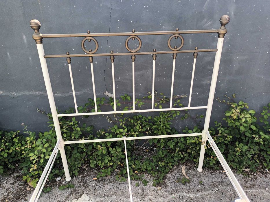 Camas antigas em bom estado