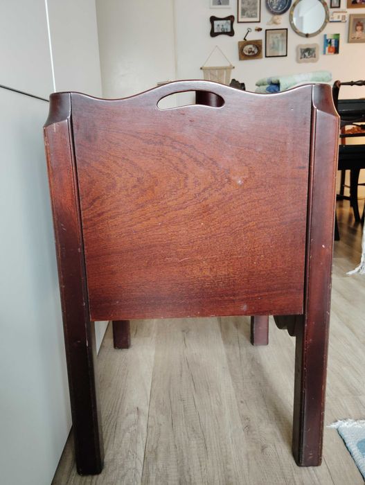 Mesa de apoio - pequena cómoda