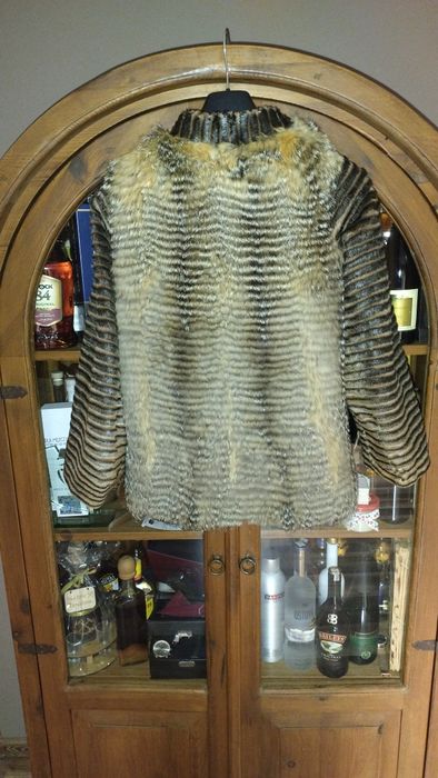 Piękne futerko w wyjątkowo niespotykanym wzorze.