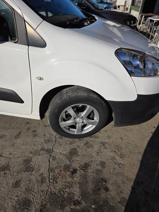 Peugeot Partner 3 Lugares 90cv impecável 2012/10 valor não negociável