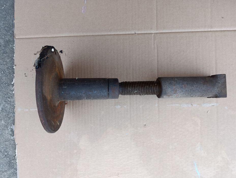 Підставка упор гвинтовий автомобільний