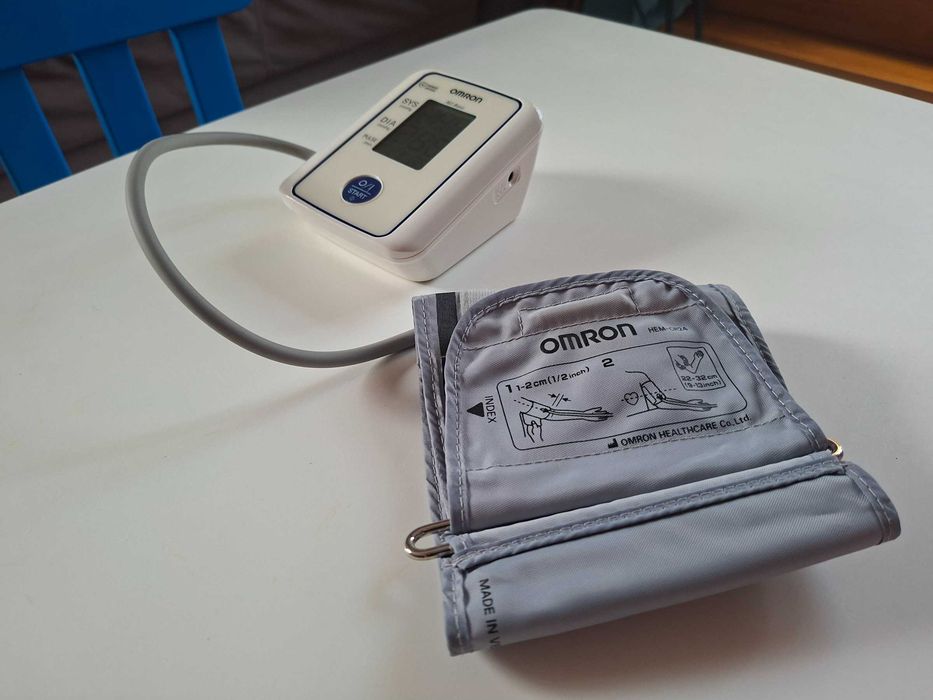 Ciśnieniomierz naramienny OMRON M2 Basic stan bdb