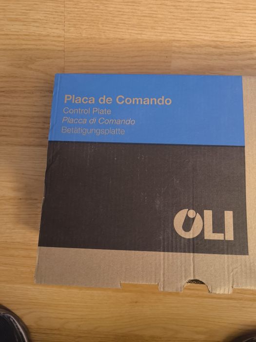 Placa comando da marca OLI Bound cromada.