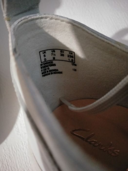 Жіночі кросівки від бренду Clarks