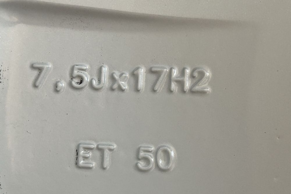 148 Felgi Aluminiowe Oryginał Volkwagen R 17 5x130 Bardzo Ładne