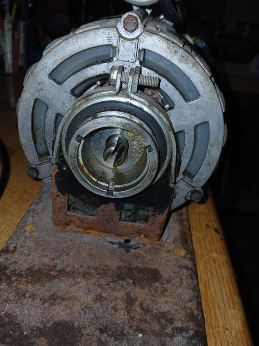 Sprzedam silnik elektryczny.