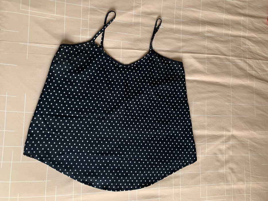 Top azul marinho, estampado corações, tam 38