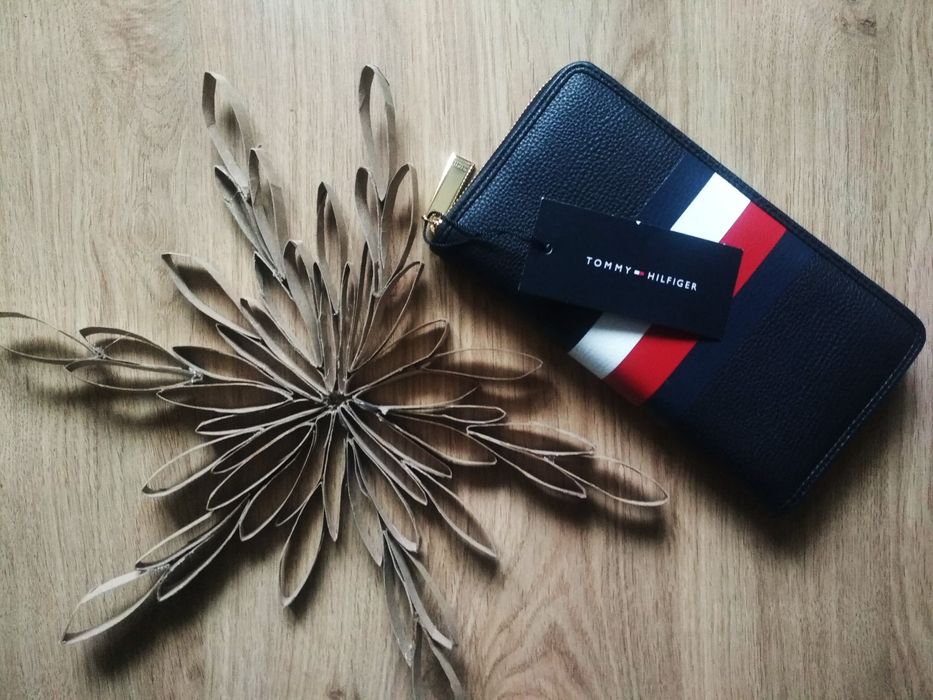 Piękny Duży portfel Tommy Hilfiger Nowy Oryginalny