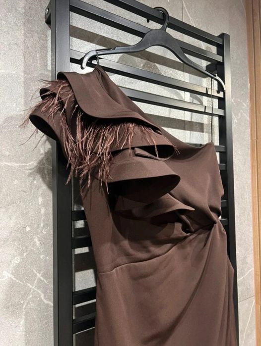 Sukienka Bicotone z piórkami