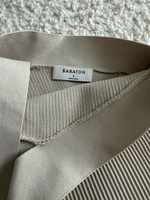 Топ Aritzia Babaton