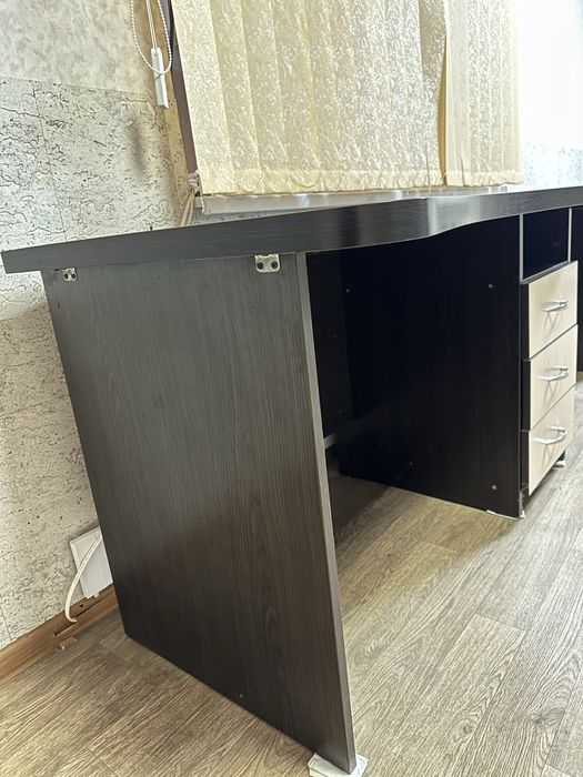 Стіл офісний з шухлядами , стіл письмовий, директорський , компютерний