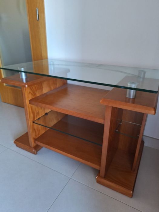 Móvel TV com linhas modernas