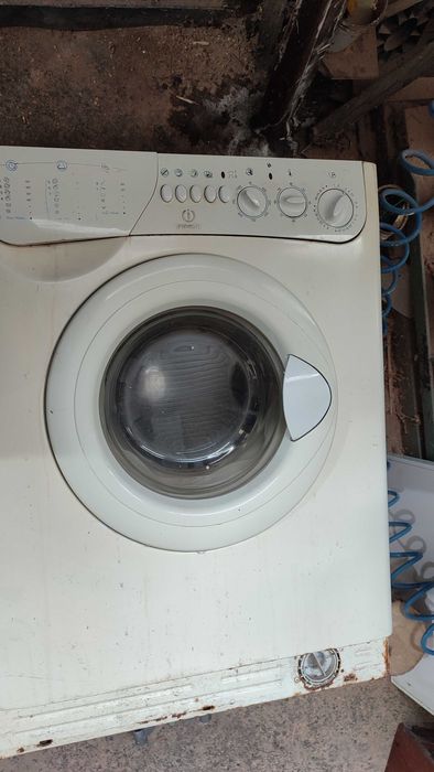 Пральна машинка indesit w105tx r bg  на запчастини