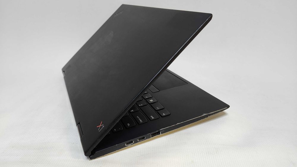 13.9” FHD Touch Lenovo ThinkPad x1 Yoga 3rd  i5-8250U 8 256