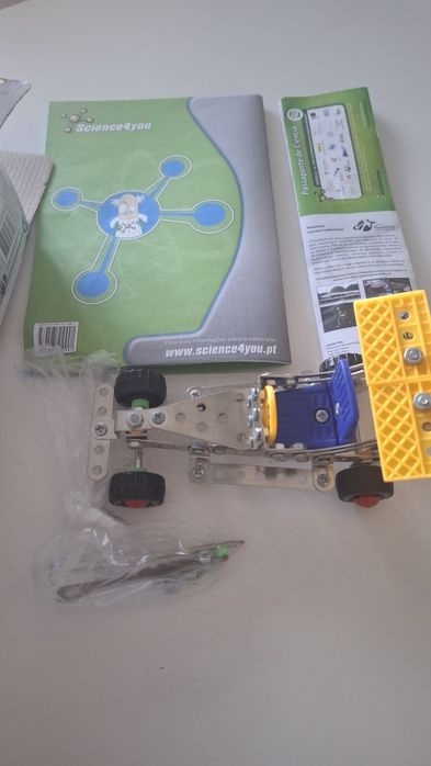 Science 4 you , metal building CARRO